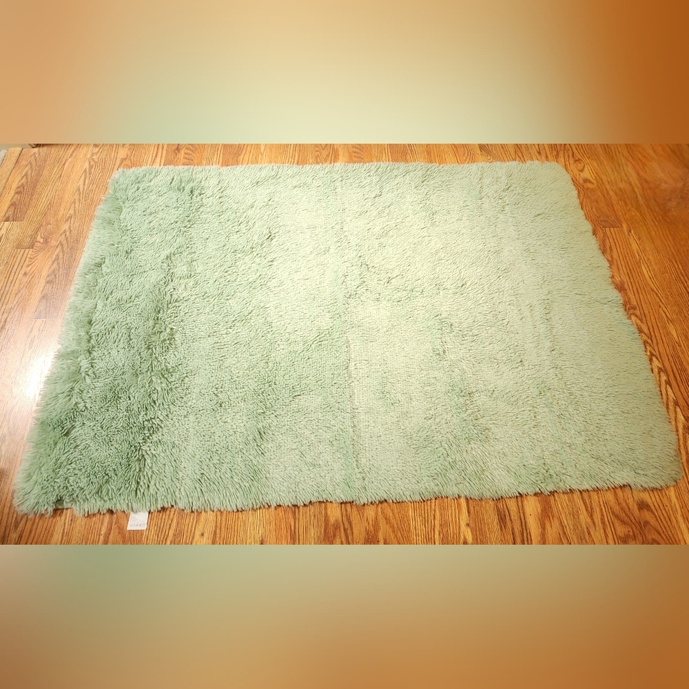 NWOT Mint Green Faux Fur Area Rug 36"x60" Very Lightweight Machine Washable!!